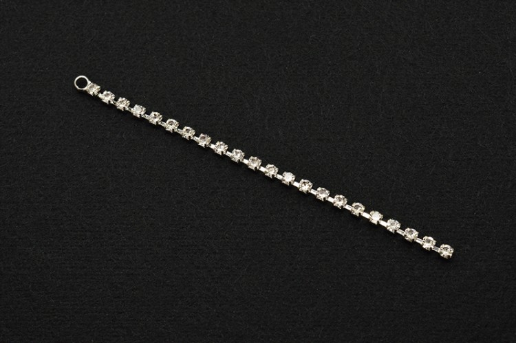 Стразовая цепь с петелькой, звено 2,0х2,0мм, отверстие 2мм, цвет прозрачный/платина, латунь, 47-055, 6,5см (около 22 страз) Стразовая цепь с петелькой, звено 2,0х2,0мм, отверстие 2мм, цвет прозрачный/платина, латунь, 47-055, 6,5см (около 22 страз)