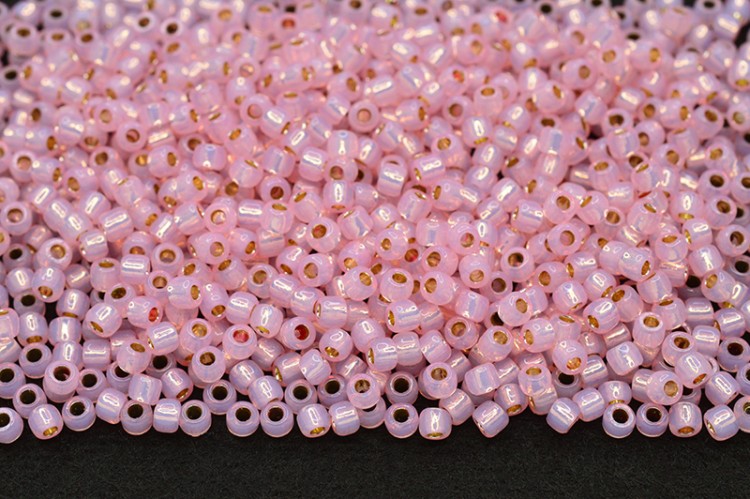 Бисер японский TOHO круглый 11/0 #PF2105 Permanent Finish молочный розалин, серебряная линия внутри, 10 грамм Бисер японский TOHO круглый 11/0 #PF2105 Permanent Finish молочный розалин, серебряная линия внутри, 10 грамм