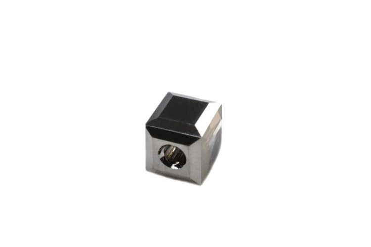 Бусина куб Swarovski 5601 #001 SINIB 4мм Silver Night B, 5601-4-001-555, 1шт Бусина куб Swarovski 5601 #001 SINIB 4мм Silver Night B, 5601-4-001-555, 1шт