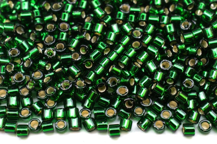 Бисер японский MIYUKI Delica цилиндр 10/0 DBM-0148 зеленый, серебряная линия внутри, 5 грамм Бисер японский MIYUKI Delica цилиндр 10/0 DBM-0148 зеленый, серебряная линия внутри, 5 грамм