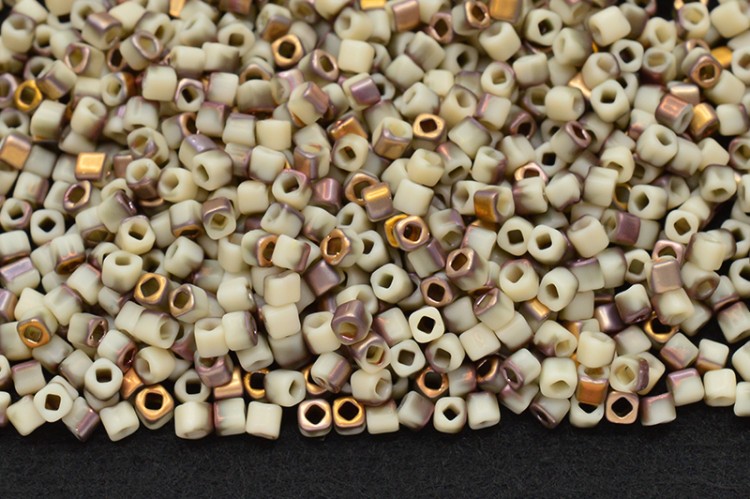 Бисер японский TOHO Cube кубический 1,5мм #Y856F светло-бежевый матовый, hybrid Аполло, 5 грамм Бисер японский TOHO Cube кубический 1,5мм #Y856F светло-бежевый матовый, hybrid Аполло, 5 грамм