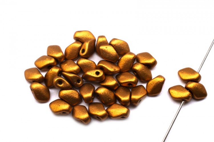 Бусины Gekko 3х5мм, отверстие 0,8мм, цвет 01740 золотистая бронза матовый металлик, 724-044, 5г (около 85шт) Бусины Gekko 3х5мм, отверстие 0,8мм, цвет 01740 золотистая бронза матовый металлик, 724-044, 5г (около 85шт)
