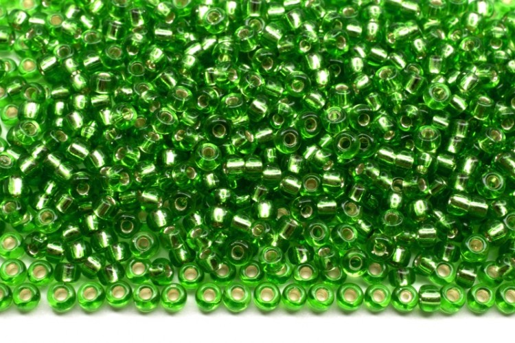 Бисер японский MIYUKI круглый 11/0 #0015 светло-зеленый, серебряная линия внутри, 10 грамм Бисер японский MIYUKI круглый 11/0 #0015 светло-зеленый, серебряная линия внутри, 10 грамм