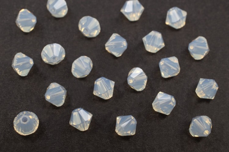 Бусина биконус Swarovski 5328 #234 4мм White Opal, 5328-4-234, 20шт Бусина биконус Swarovski 5328 #234 4мм White Opal, 5328-4-234, 20шт