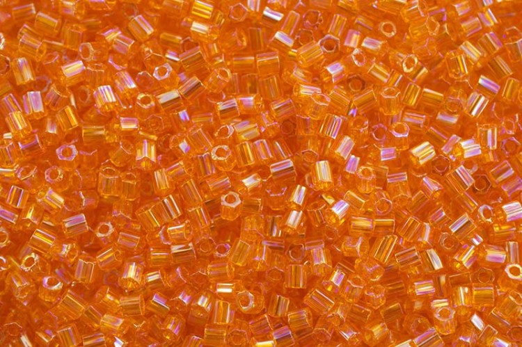 Бисер японский MATSUNO рубка 11/0 2CUT 536, цвет оранжевый радужный, прозрачный, 10г Бисер японский MATSUNO рубка 11/0 2CUT 536, цвет оранжевый радужный, прозрачный, 10г