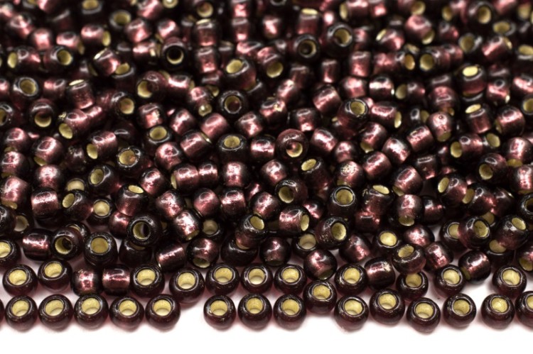 Бисер японский TOHO круглый 11/0 #0026CF аметист матовый, серебряная линия внутри, 10 грамм Бисер японский TOHO круглый 11/0 #0026CF аметист матовый, серебряная линия внутри, 10 грамм