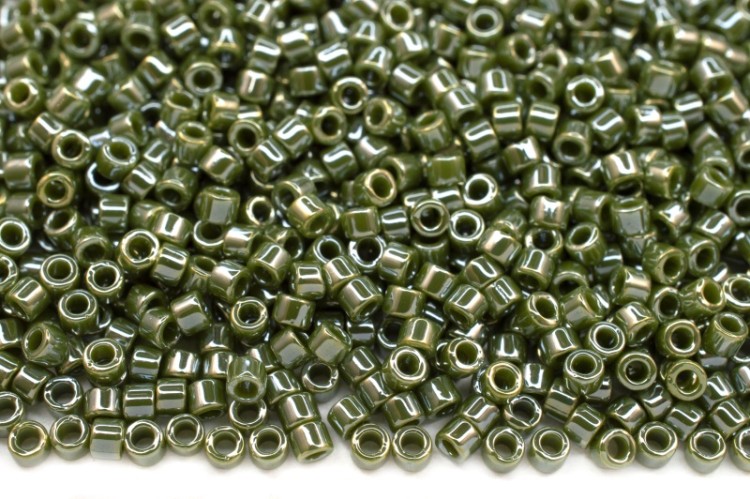 Бисер японский MIYUKI Delica цилиндр 11/0 DB-1566 авокадо, непрозрачный глянцевый, 5 грамм Бисер японский MIYUKI Delica цилиндр 11/0 DB-1566 авокадо, непрозрачный глянцевый, 5 грамм