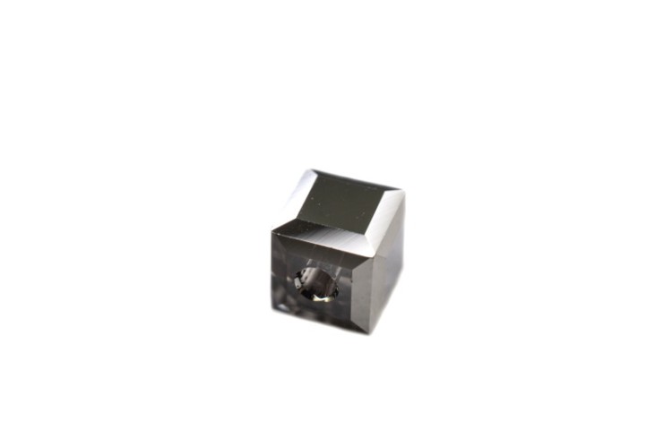 Бусина куб Swarovski 5601 #001 LTCHB 4мм Light Chrome B, 5601-4-001-862, 1шт Бусина куб Swarovski 5601 #001 LTCHB 4мм Light Chrome B, 5601-4-001-862, 1шт