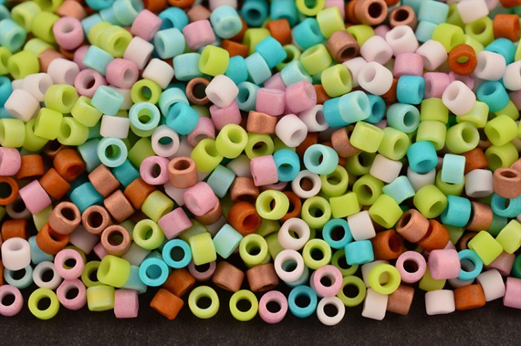 Бисер японский MIYUKI Delica цилиндр 11/0 DB-MIX9012 шик, 5 грамм Бисер японский MIYUKI Delica цилиндр 11/0 DB-MIX9012 шик, 5 грамм