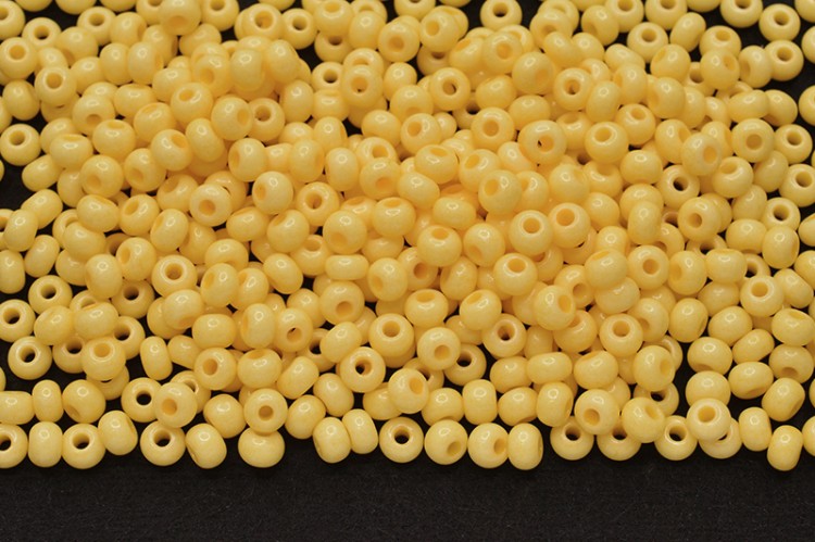 Бисер чешский PRECIOSA круглый 6/0 03181 желтый непрозрачный, 50г Бисер чешский PRECIOSA круглый 6/0 03181 желтый непрозрачный, 50г