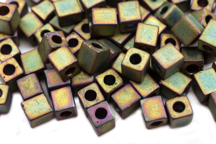 Бисер японский Miyuki Cube кубический 4мм #2035 хаки, металлизированный матовый ирис, 10 грамм Бисер японский Miyuki Cube кубический 4мм #2035 хаки, металлизированный матовый ирис, 10 грамм