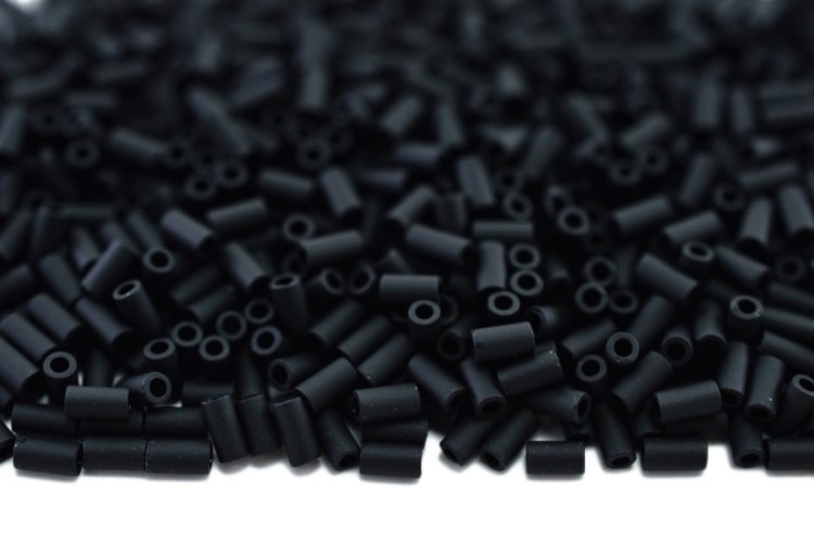 Бисер японский TOHO Bugle стеклярус 3мм #0049F черный, матовый непрозрачный, 5 грамм Бисер японский TOHO Bugle стеклярус 3мм #0049F черный, матовый непрозрачный, 5 грамм