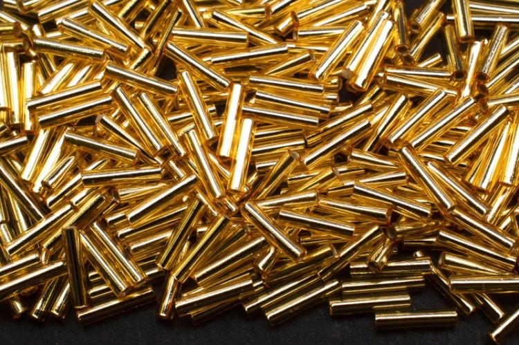 Бисер японский Miyuki Slender Bugle 1,3х6мм #0003 золотой, серебряная линия внутри, 10 грамм Бисер японский Miyuki Slender Bugle 1,3х6мм #0003 золотой, серебряная линия внутри, 10 грамм