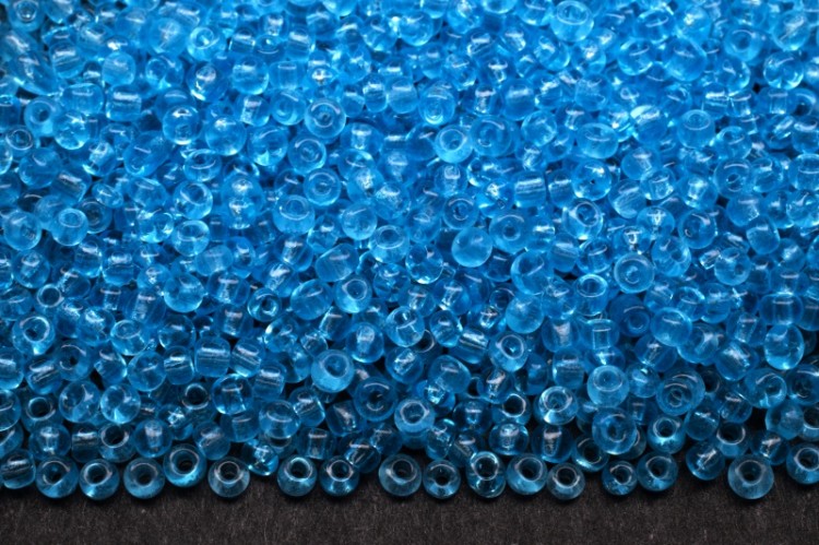Бисер китайский круглый размер 12/0, цвет 0017А голубой прозрачный, 450г Бисер китайский круглый размер 12/0, цвет 0017А голубой прозрачный, 450г