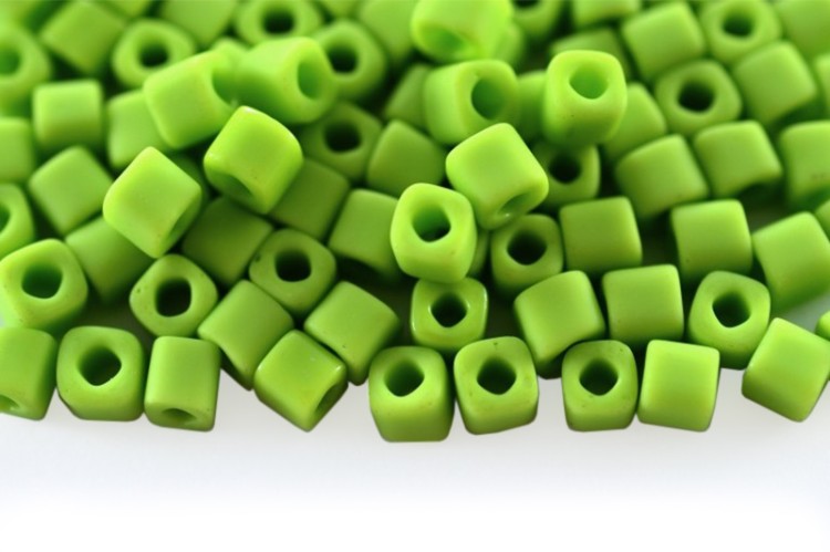 Бисер японский TOHO Cube кубический 4мм #0044F зеленое яблоко, матовый непрозрачный, 5 грамм Бисер японский TOHO Cube кубический 4мм #0044F зеленое яблоко, матовый непрозрачный, 5 грамм