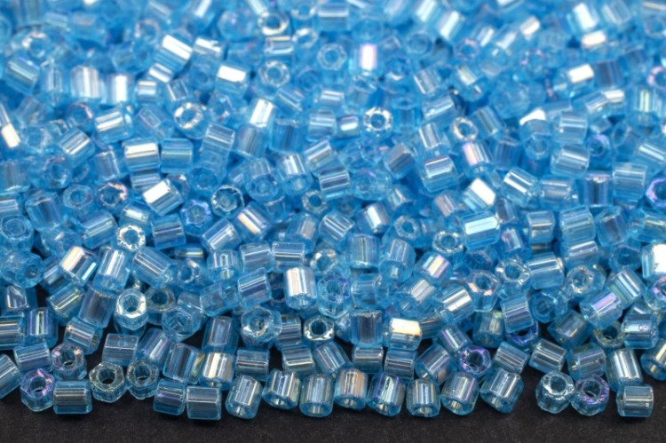 Бисер чешский PRECIOSA рубка 10/0 61000 голубой, прозрачный радужный, 50г Бисер чешский PRECIOSA рубка 10/0 61000 голубой, прозрачный радужный, 50г