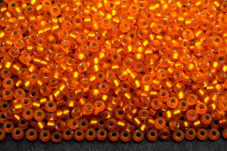 Бисер японский MIYUKI круглый 11/0 #0008F оранжевый, матовый, серебряная линия внутри, 10 грамм Бисер японский MIYUKI круглый 11/0 #0008F оранжевый, матовый, серебряная линия внутри, 10 грамм