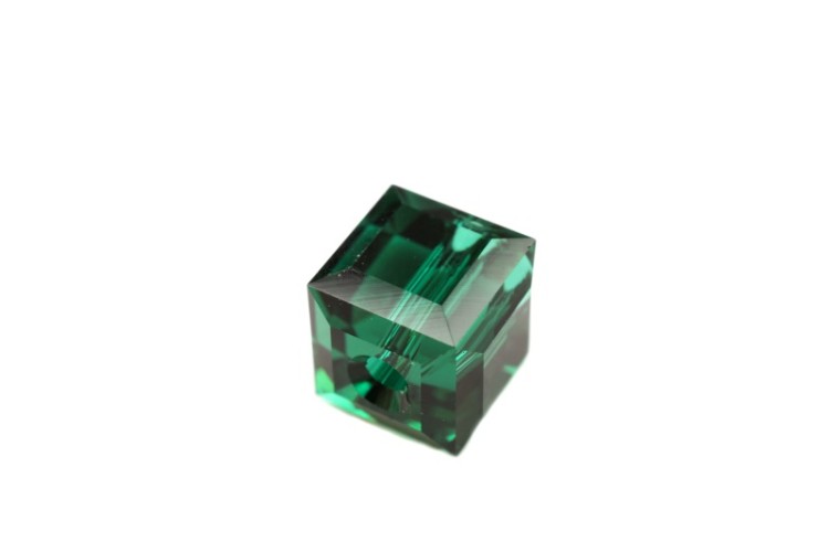 Бусина куб Swarovski 5601 #205 6мм Emerald, 5601-6-205, 1шт Бусина куб Swarovski 5601 #205 6мм Emerald, 5601-6-205, 1шт