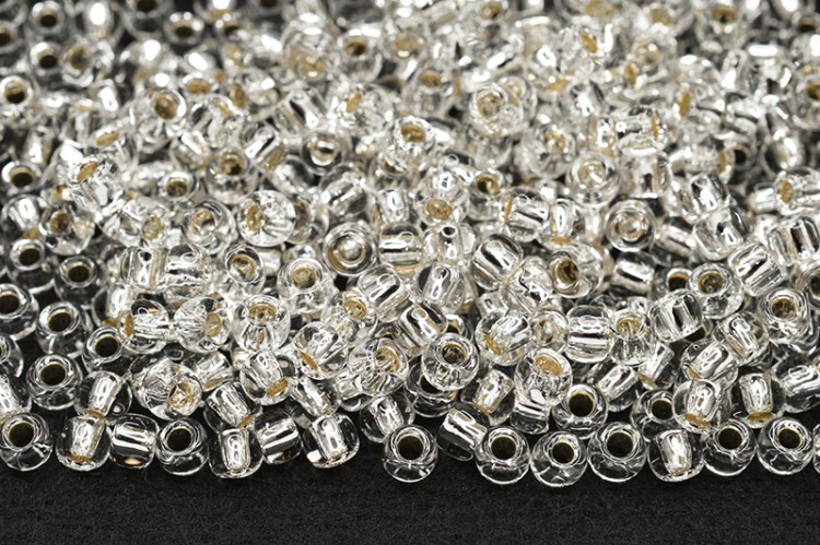 Бисер японский TOHO круглый 8/0 #0021 хрусталь, серебряная линия внутри, 10 грамм Бисер японский TOHO круглый 8/0 #0021 хрусталь, серебряная линия внутри, 10 грамм