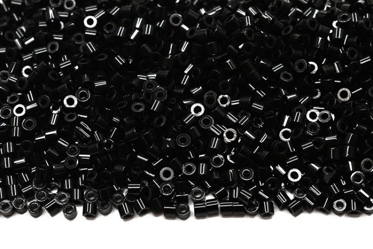 Бисер LinAng цилиндрический 1,6мм, #008 черный глянцевый, 5 грамм Бисер LinAng цилиндрический 1,6мм, #008 черный глянцевый, 5 грамм