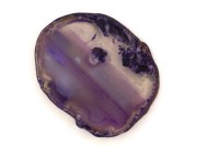 Срез Агата природного, оттенок фиолетовый, 64х50х5мм, отверстие 2мм, 37-191, 1шт